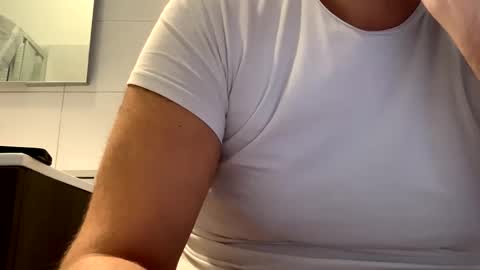 Tbest1986 online show from 10-22-25, 07:19