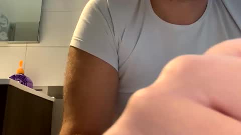 Tbest1986 online show from 11-29-25, 02:42