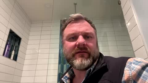 Snapshot of tbiz82 chatting on 02-08-25, 01:43 Tbiz82 online show from 02-08-25, 01:43