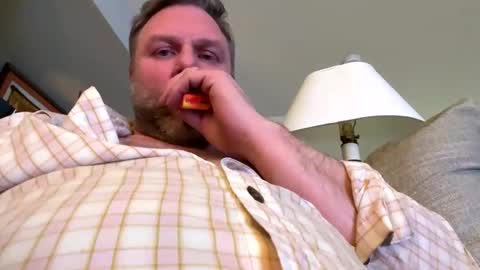 Snapshot of tbiz82 chatting on 02-14-25, 04:37 Tbiz82 online show from 02-14-25, 04:37