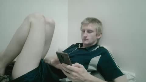 Snapshot of tcute0 chatting on 05-10-26, 11:04 tcute0 online show from 05-10-26, 11:04