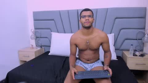 Snapshot of teammarcoluna chatting on 05-19-26, 11:27 Marco y Luna online show from 05-19-26, 11:27