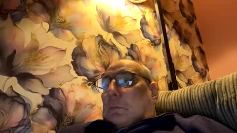 Snapshot of tebb61 chatting on 09-16-25, 06:42 Mark online show from 09-16-25, 06:42