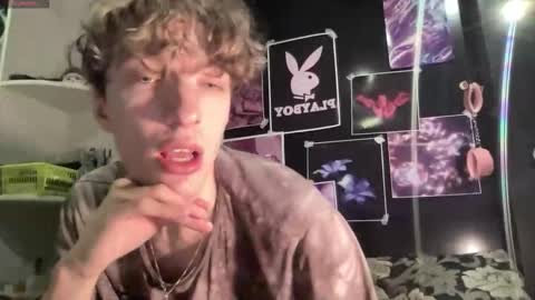 Snapshot of technoracer chatting on 03-12-26, 08:26 Alice online show from 03-12-26, 08:26