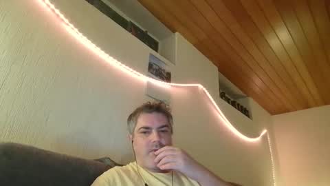 Snapshot of teeforyou chatting on 02-02-25, 01:34 Peter online show from 02-02-25, 01:34