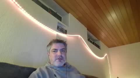 Snapshot of teeforyou chatting on 02-05-25, 01:15 Peter online show from 02-05-25, 01:15