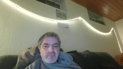 Snapshot of teeforyou chatting on 10-25-25, 03:58 Peter online show from 10-25-25, 03:58