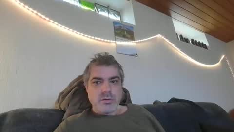 Snapshot of teeforyou chatting on 11-02-25, 10:28 Peter online show from 11-02-25, 10:28