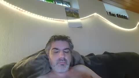 Snapshot of teeforyou chatting on 11-19-25, 11:21 Peter online show from 11-19-25, 11:21