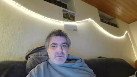 Snapshot of teeforyou chatting on 12-17-25, 03:34 Peter online show from 12-17-25, 03:34