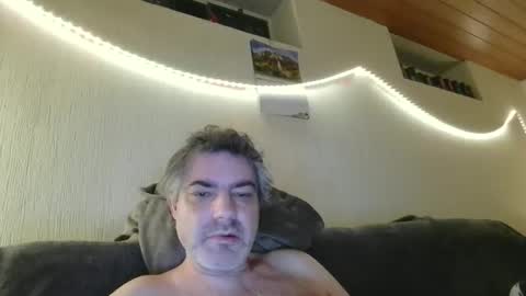 Snapshot of teeforyou chatting on 12-17-25, 05:52 Peter online show from 12-17-25, 05:52