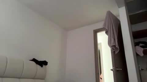 Amy No penetration Virgiin giirl online show from 04-21-26, 12:11