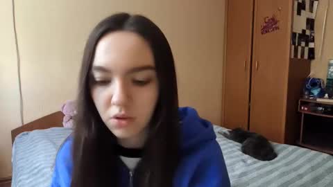 Kimi online show from 12-19-25, 07:37