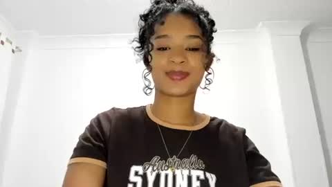 Snapshot of teles10 chatting on 02-04-25, 01:56 Teles2023 online show from 02-04-25, 01:56