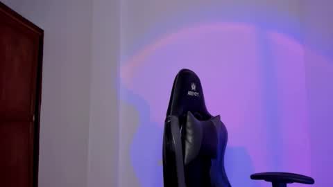 Snapshot of teles10 chatting on 10-31-25, 10:22 Teles2023 online show from 10-31-25, 10:22