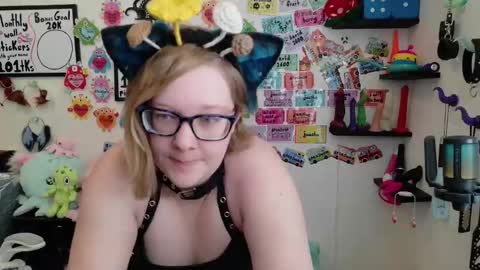 Pixie and Tentacle Overlord online show from 02-18-26, 07:21