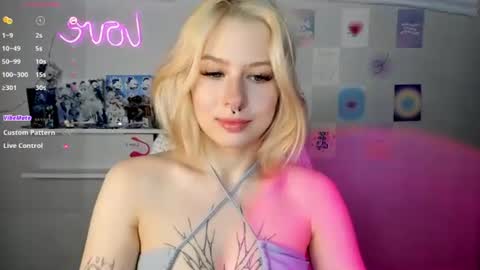 Snapshot of tender__kitty chatting on 01-02-25, 12:35 Sue online show from 01-02-25, 12:35