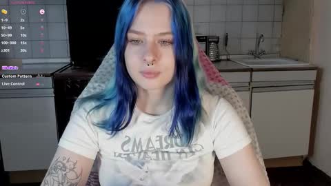 Snapshot of tender__kitty chatting on 09-14-25, 02:49 Sue online show from 09-14-25, 02:49