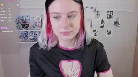 Snapshot of tender__kitty chatting on 11-07-25, 02:50 Sue online show from 11-07-25, 02:50