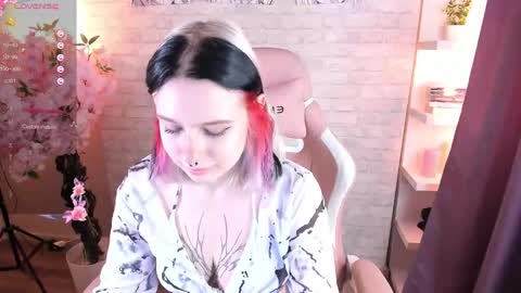 Snapshot of tender__kitty chatting on 11-08-25, 03:45 Sue online show from 11-08-25, 03:45