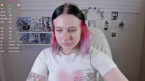 Snapshot of tender__kitty chatting on 11-12-25, 03:56 Sue online show from 11-12-25, 03:56