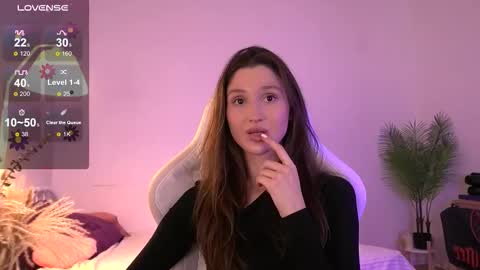 Snapshot of tenderbabyy chatting on 11-26-25, 10:27 Amina online show from 11-26-25, 10:27