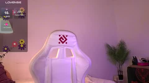 Snapshot of tenderbabyy chatting on 12-04-25, 10:02 Amina online show from 12-04-25, 10:02