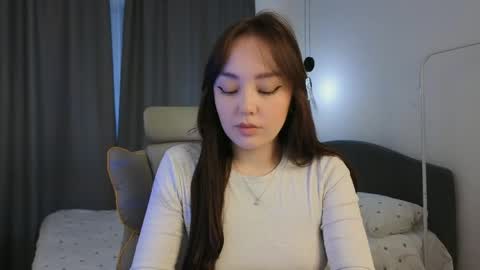 Mia online show from 04-24-26, 01:13