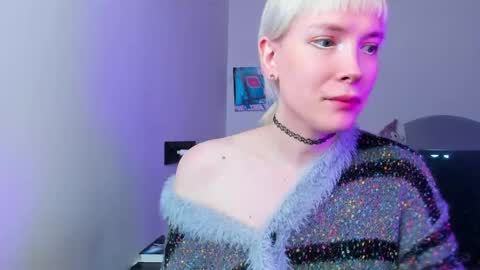 Snapshot of tenebrise chatting on 05-20-26, 02:40 Kira online show from 05-20-26, 02:40