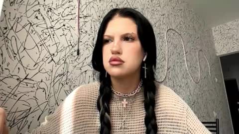 Snapshot of tenniegirres chatting on 10-22-25, 08:36 Hi Im Vini  online show from 10-22-25, 08:36