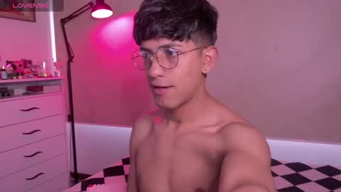 teo brown Independent model online show from 10-01-25, 12:33