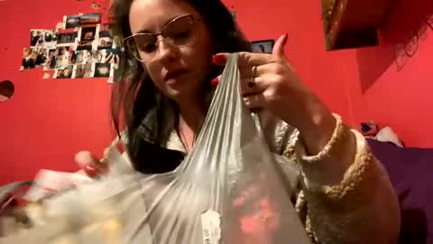 Teresa online show from 12-20-24, 01:03