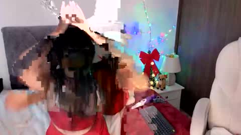 Snapshot of ternura_prohibida chatting on 12-17-25, 05:08 Emily online show from 12-17-25, 05:08