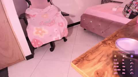 Terra Elowen online show from 10-11-25, 11:09