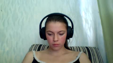 Snapshot of terranaufzinger chatting on 09-13-25, 05:18 Anny Simpson online show from 09-13-25, 05:18