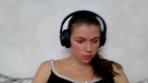 Snapshot of terranaufzinger chatting on 09-15-25, 05:29 Anny Simpson online show from 09-15-25, 05:29