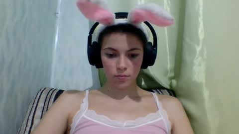 Snapshot of terranaufzinger chatting on 09-15-25, 05:35 Anny Simpson online show from 09-15-25, 05:35