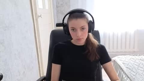 Snapshot of terranaufzinger chatting on 09-17-25, 08:49 Anny Simpson online show from 09-17-25, 08:49