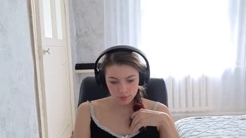 Snapshot of terranaufzinger chatting on 09-19-25, 06:26 Anny Simpson online show from 09-19-25, 06:26