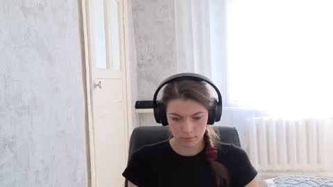 Snapshot of terranaufzinger chatting on 09-27-25, 06:18 Anny Simpson online show from 09-27-25, 06:18