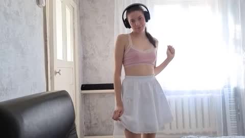 Snapshot of terranaufzinger chatting on 10-07-25, 04:42 Anny Simpson online show from 10-07-25, 04:42