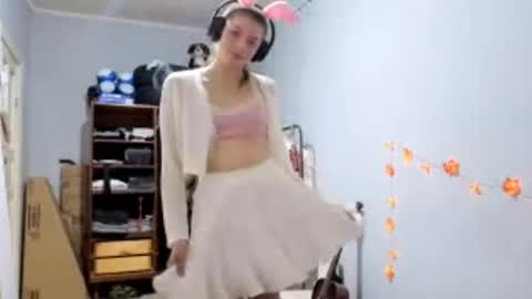 Snapshot of terranaufzinger chatting on 10-13-25, 04:29 Anny Simpson online show from 10-13-25, 04:29