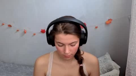 Snapshot of terranaufzinger chatting on 10-16-25, 06:03 Anny Simpson online show from 10-16-25, 06:03