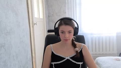 Snapshot of terranaufzinger chatting on 10-17-25, 04:26 Anny Simpson online show from 10-17-25, 04:26