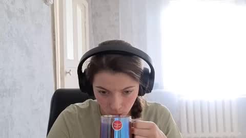 Snapshot of terranaufzinger chatting on 10-23-25, 06:13 Anny Simpson online show from 10-23-25, 06:13