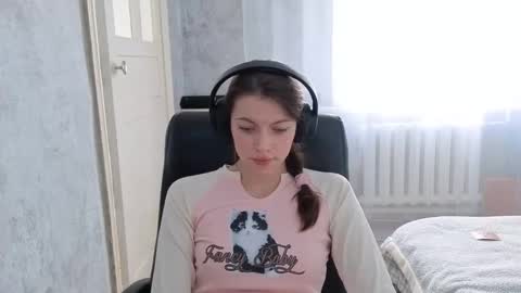 Snapshot of terranaufzinger chatting on 10-29-25, 04:26 Anny Simpson online show from 10-29-25, 04:26