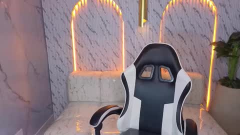 Online 800 to 1400 online show from 10-30-25, 01:23