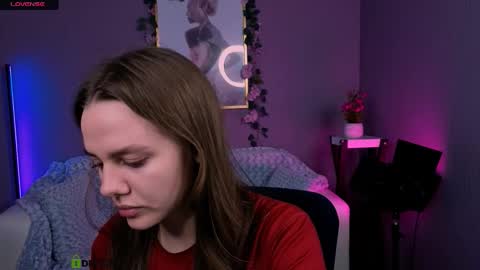 Snapshot of tessa_hit chatting on 10-19-25, 09:37 Tessa online show from 10-19-25, 09:37