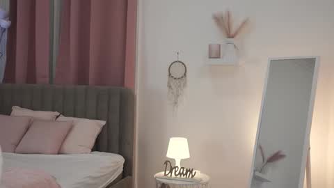 Snapshot of tessa_quin chatting on 12-21-25, 02:13 Tessa online show from 12-21-25, 02:13