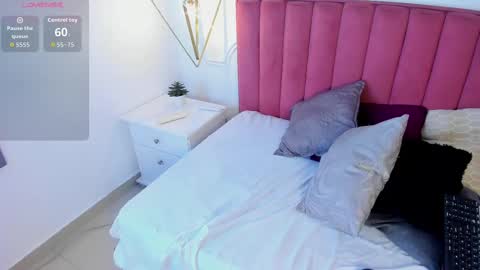 Snapshot of tessa_sinclaire chatting on 10-01-25, 09:32 TERESA online show from 10-01-25, 09:32